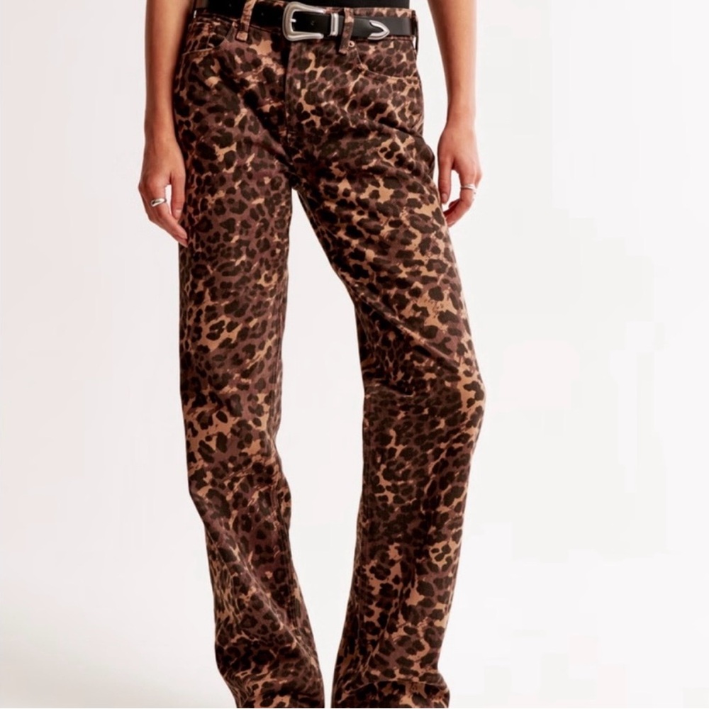 NWT Abercrombie Mid Rise slouchy Jeans Leopard Print - Picture 3 of 5